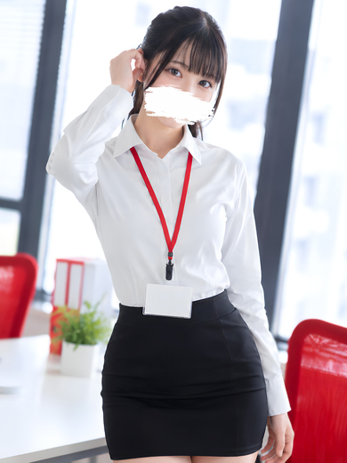 水月らら(22)